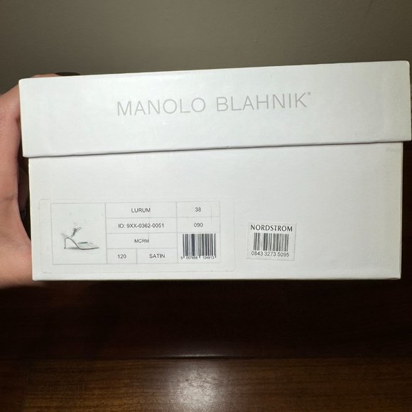 MANOLO BLAHNIK LURUM WHITE SATIN SIZE 38 - Picture 3 of 9